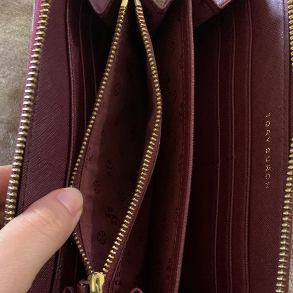 Tory Burch Robinson Zip Continental Wallet in Deep Berry - Picture 10 of 11